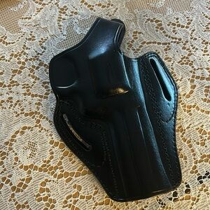 Leather gun holster